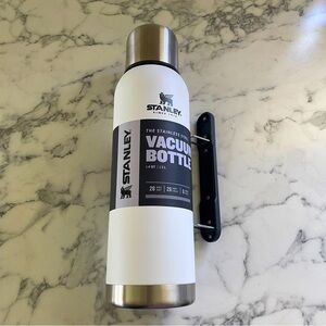 Stanley stainless steel Vaccum Bottle 1.4 qt/ 1.3 L